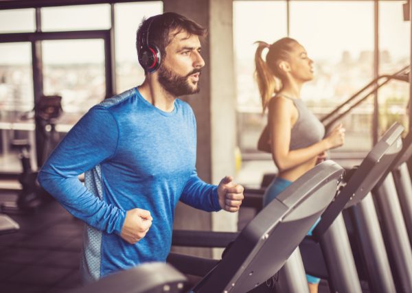 Is It Better To Workout Alone Or In Groups?